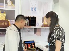 荣朝参加第48届北京礼品展